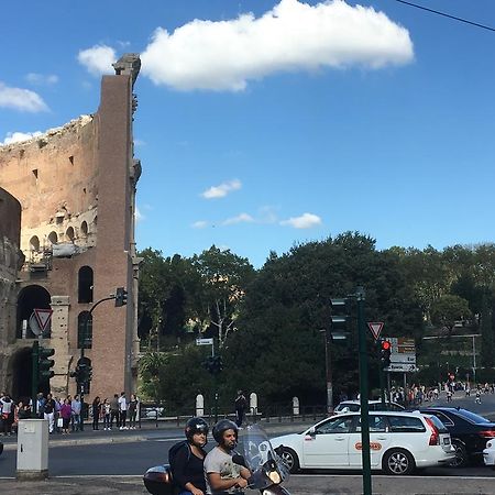 Delightful Apartment 100 Meters From The Colosseum Екстер'єр фото